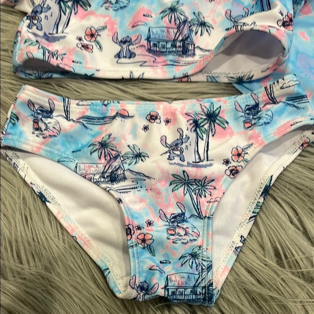 Stitch Swim Set with Rash Guard - Picture 4 of 7